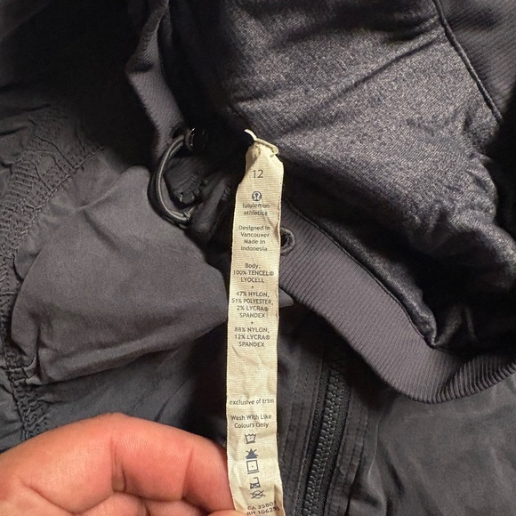 lululemon athletica Charcoal Bomber Jacket - Picture 4 of 6